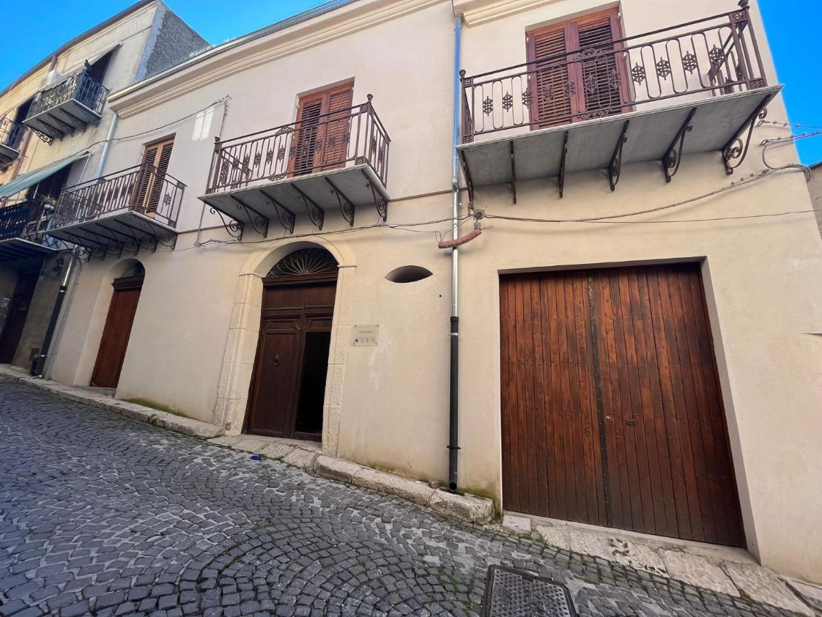 Palazzo Triolo - Dimora Di Charme Bed and Breakfast Corleone Buitenkant foto